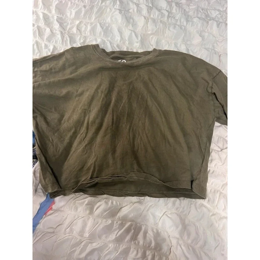 So cropped olive green T-shirt